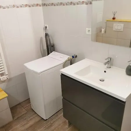 Magnifique Studio Refait A Neuf Proche De Geneve. Apartment *